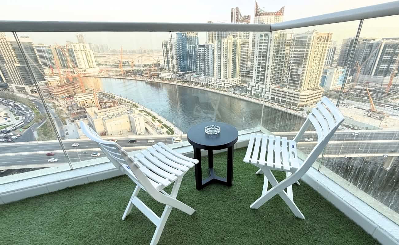Chic Studio Apt | Canal and Pool View